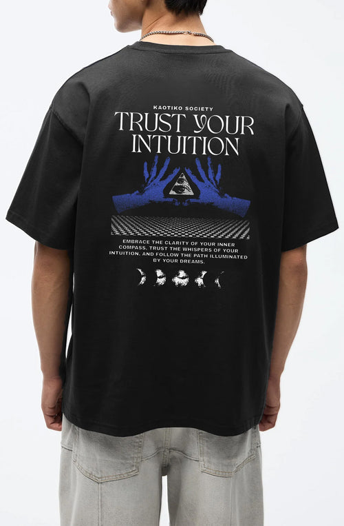 Hände vertrauen Ihrer Intuition Schwarzes T-Shirt