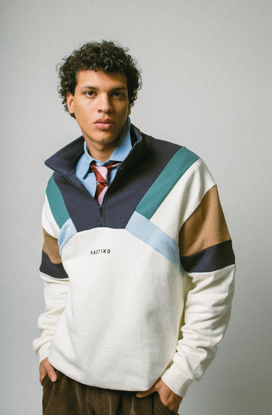 Aleck ivory/Navy sweatshirt