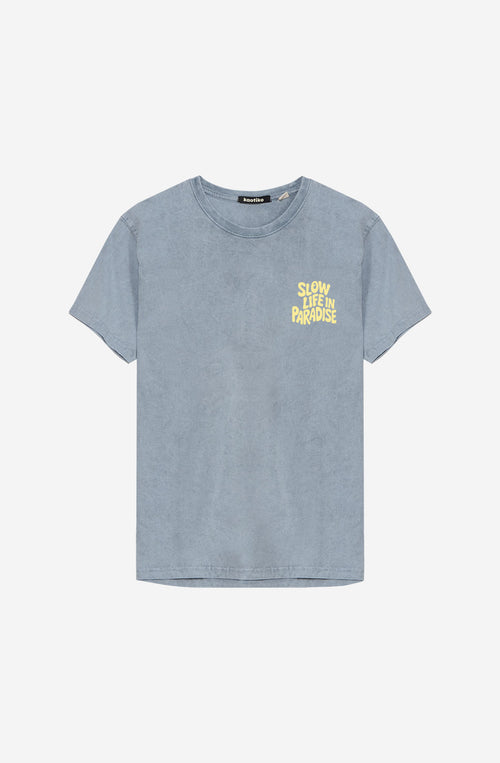 Camiseta Washed Slow Life in Paradise Steel unisex con gráfico tropical Kaotiko BCN