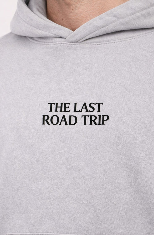Sudadera Last Road Trip Gray unisex con gráfico de coche retro y diseño inspirado en los road trips de Kaotiko BCN