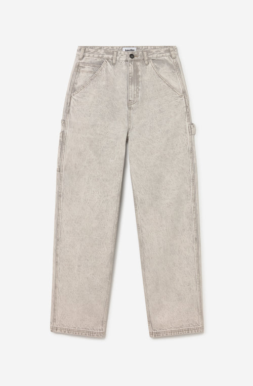 Pantalón carpenter unisex color gris lavado con bolsillos utilitarios.