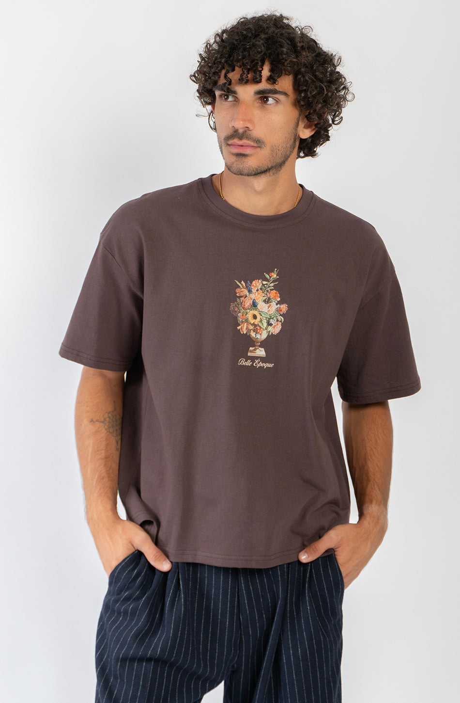 Camiseta Cropped Bouquet Organic Cotton Brown unisex con diseño floral Kaotiko BCN