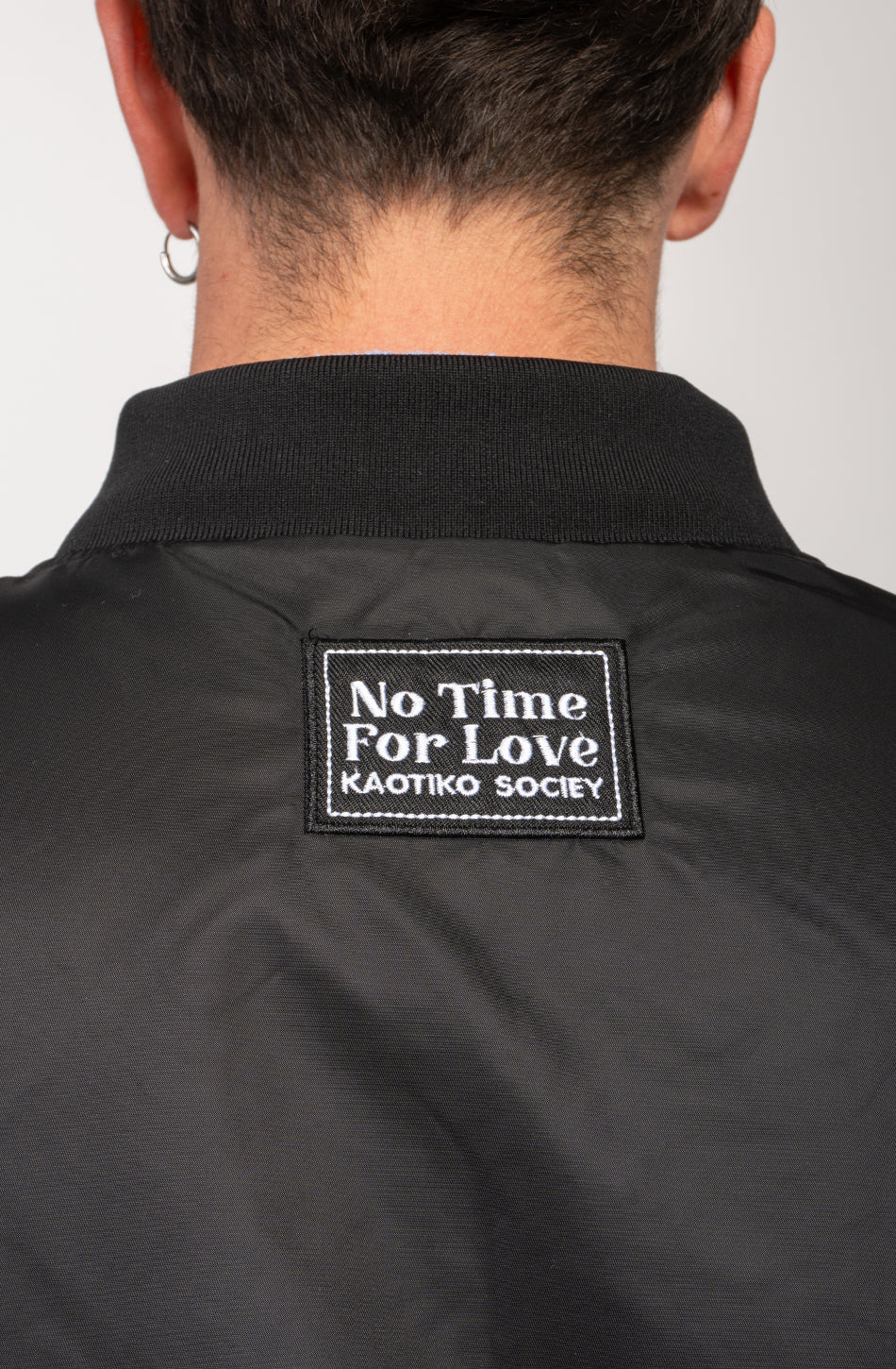 Schwarze Jacke mit Liebestrank