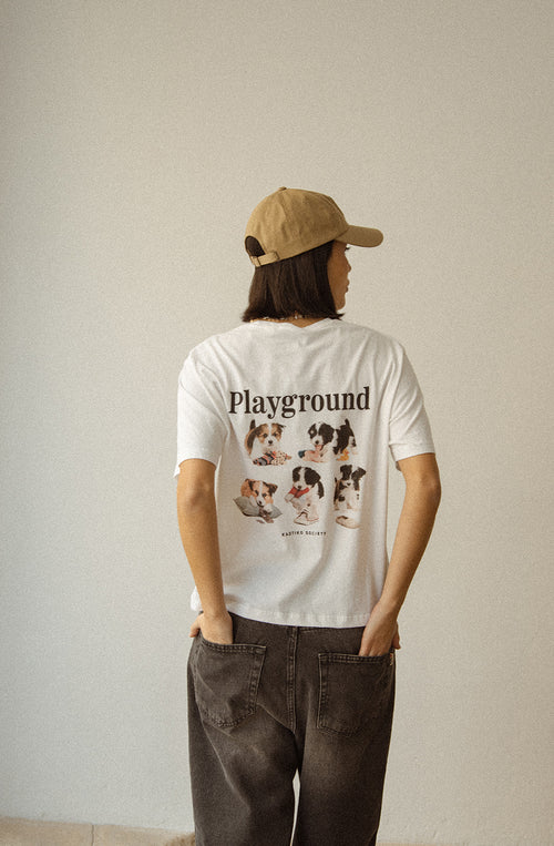 Gewaschenes weißes T-Shirt „Naughty Puppies“