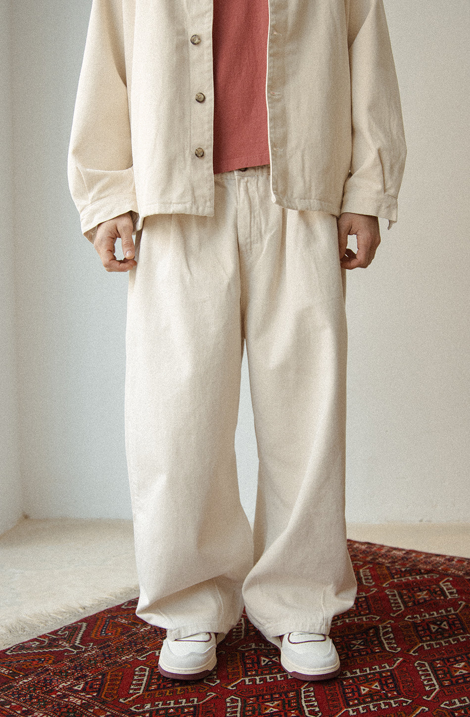 Camelia Elfenbeinhose mit Stickerei und weitem Bein