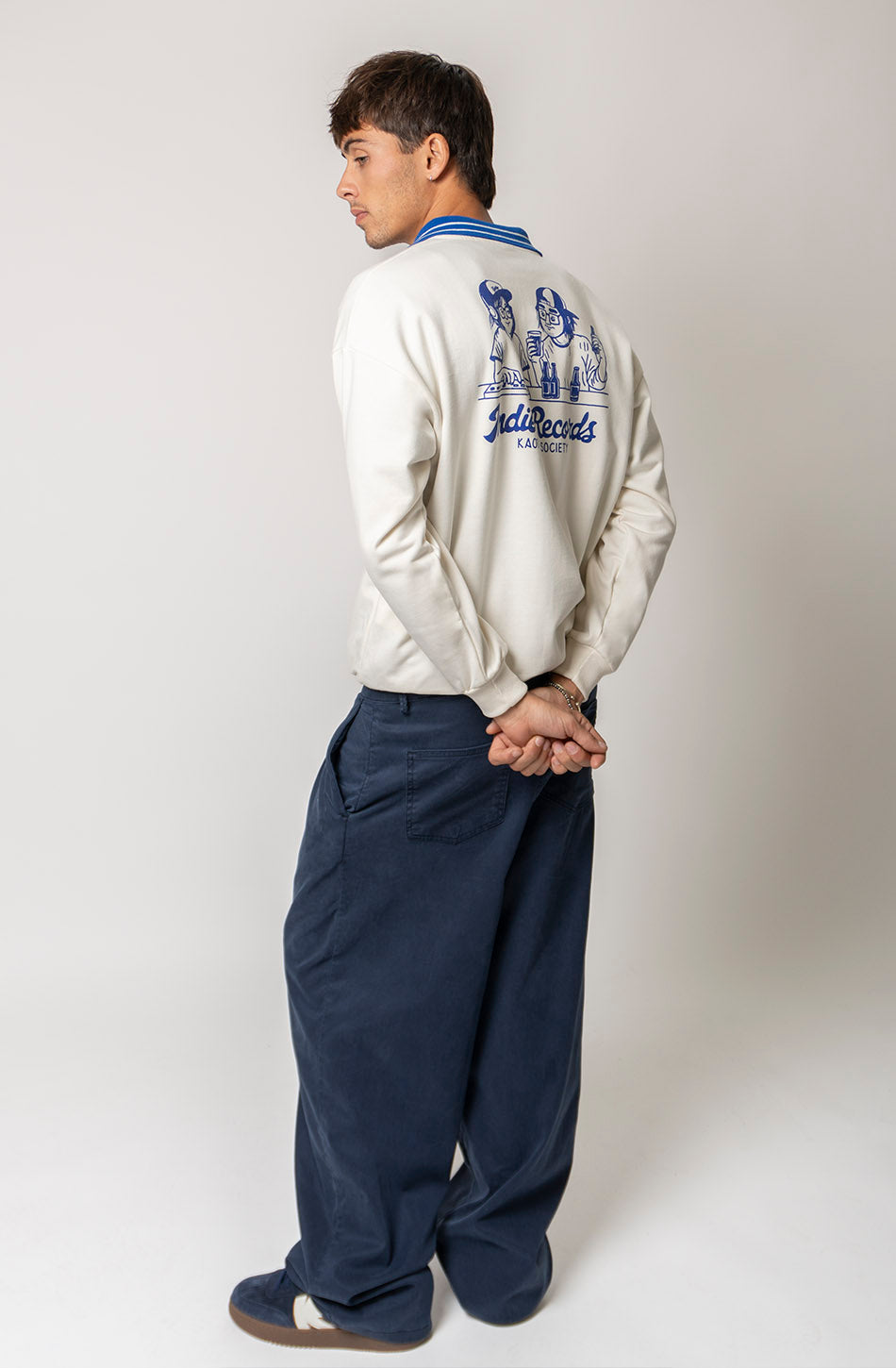 Nutton Indie Couple Ivory/Navy Sweatshirt - Kaotiko
