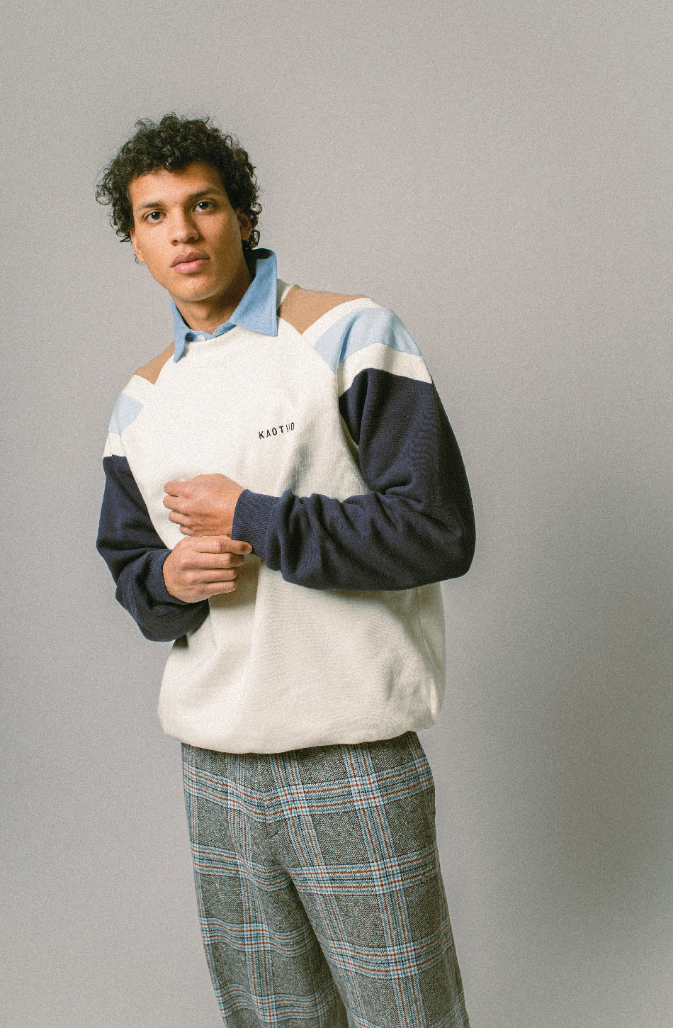 Rocco Elfenbein/Marineblaues Sweatshirt