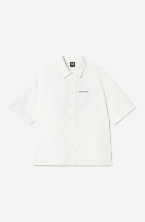 Camisa Paris Coffee White unisex con diseño inspirado en los cafés parisinos
