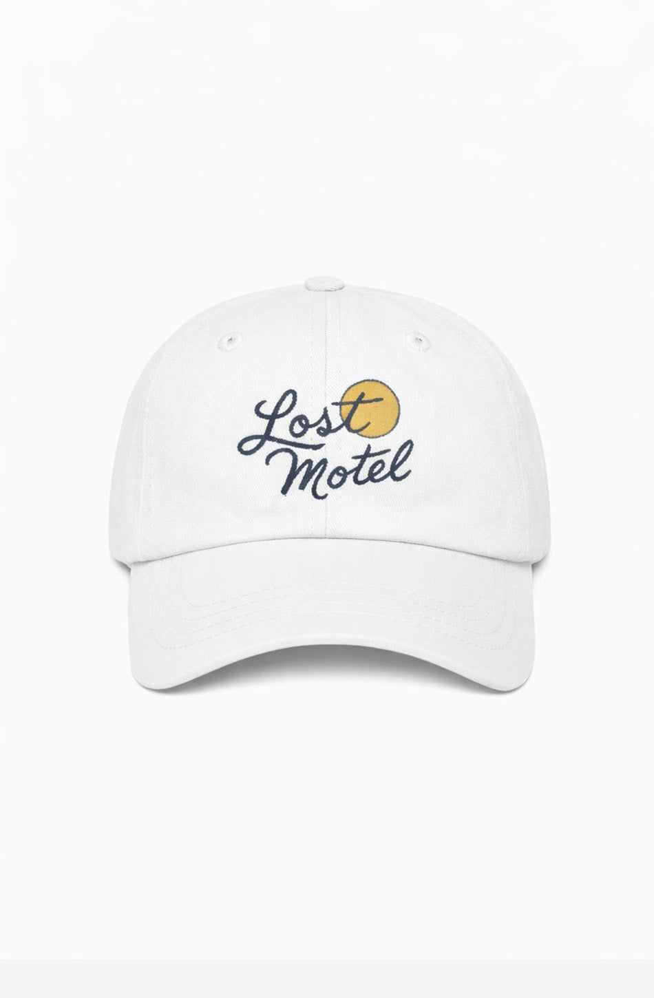 Gorra blanca unisex con bordado Lost Motel y detalle de sol amarillo Lost Motel White Kaotiko BCN