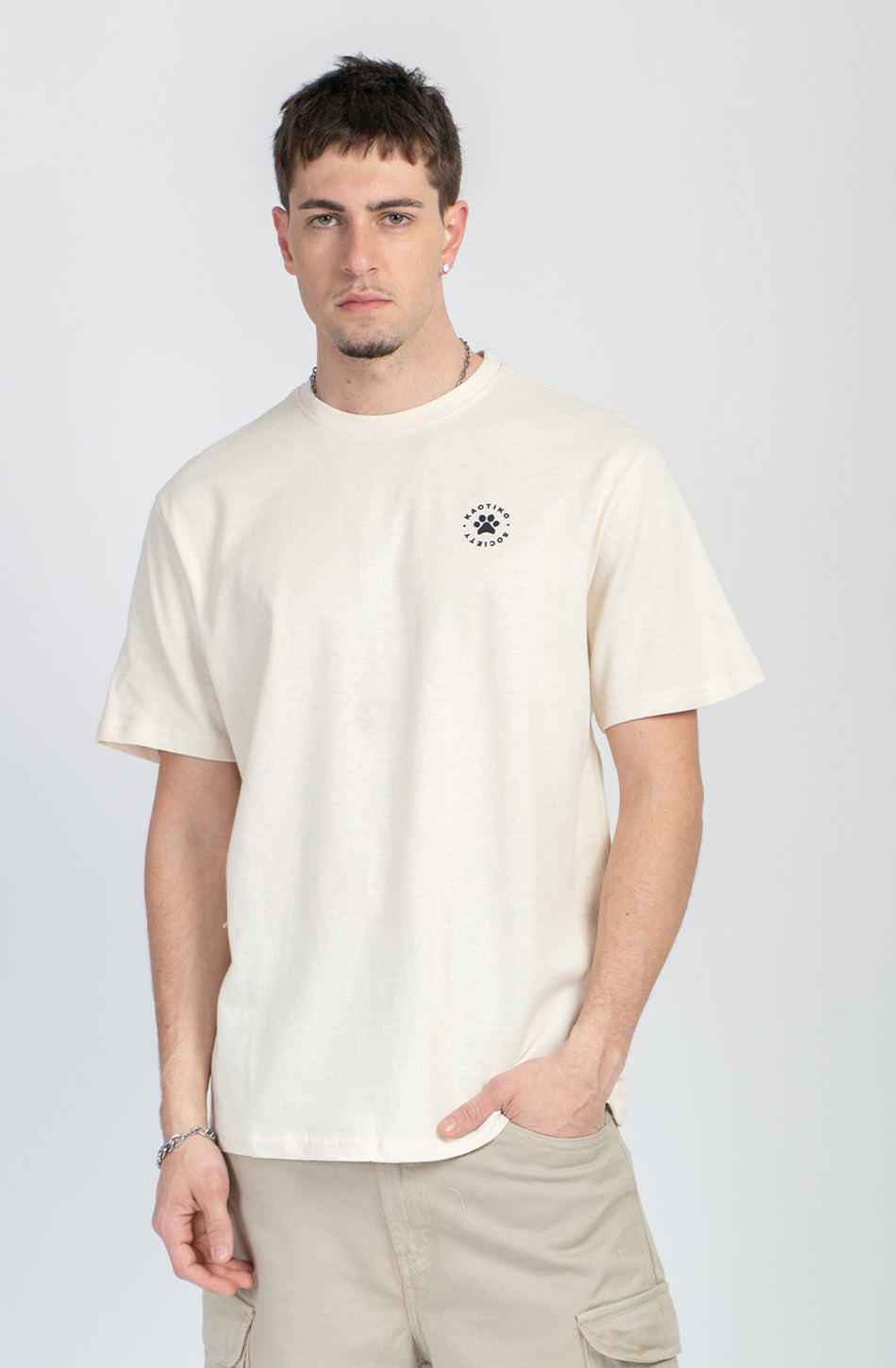 Holiday Upgrade Bio-Baumwoll-T-Shirt in Elfenbein