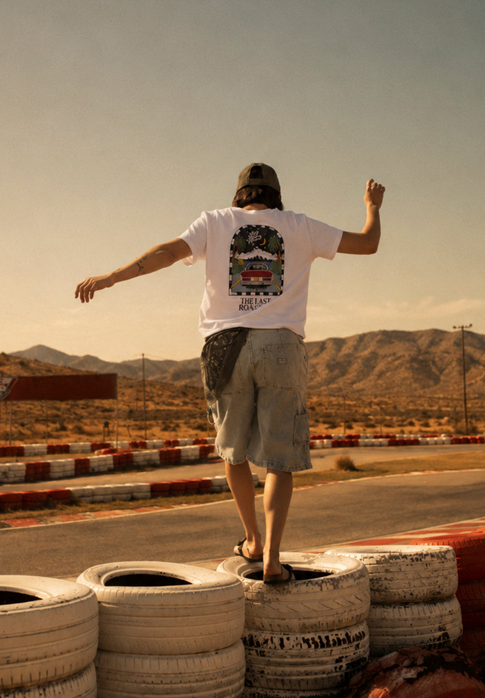Das weiße Bio-Baumwoll-T-Shirt „The Last Road Trip“