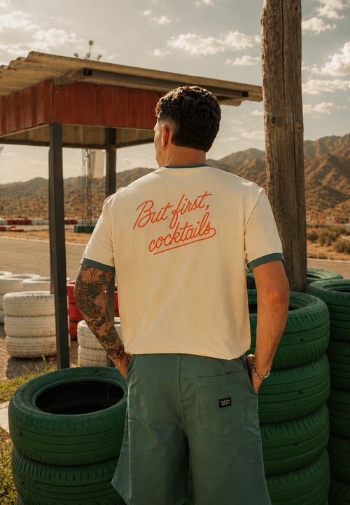 Camiseta But First Cocktails Ivory