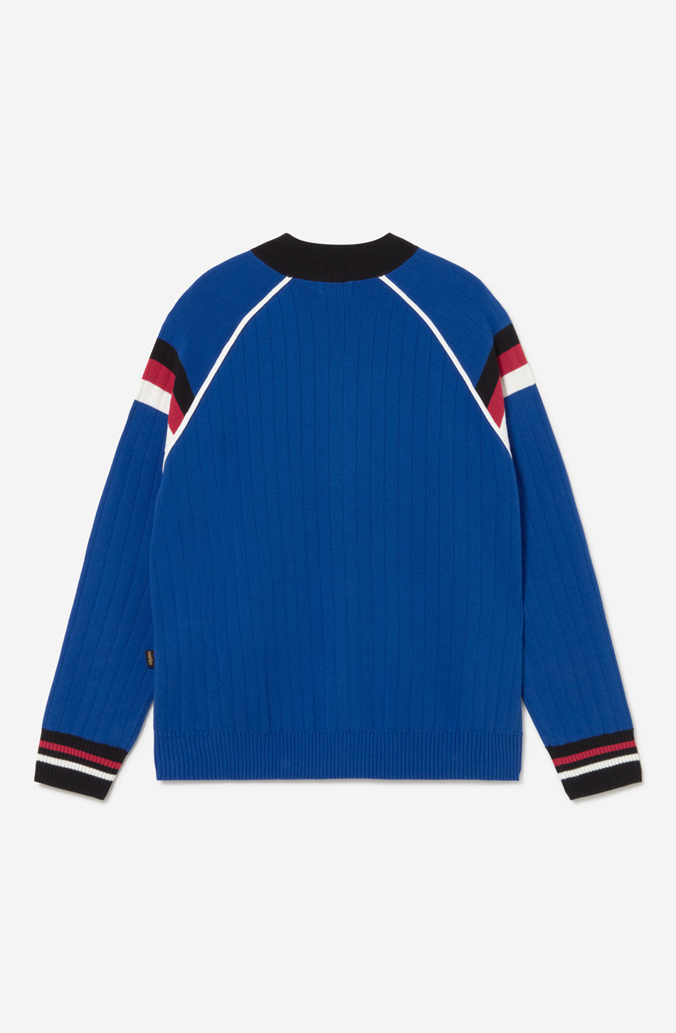 Chaqueta de punto azul con cremallera, cuello bomber y detalles deportivos en blanco, negro y rojo.