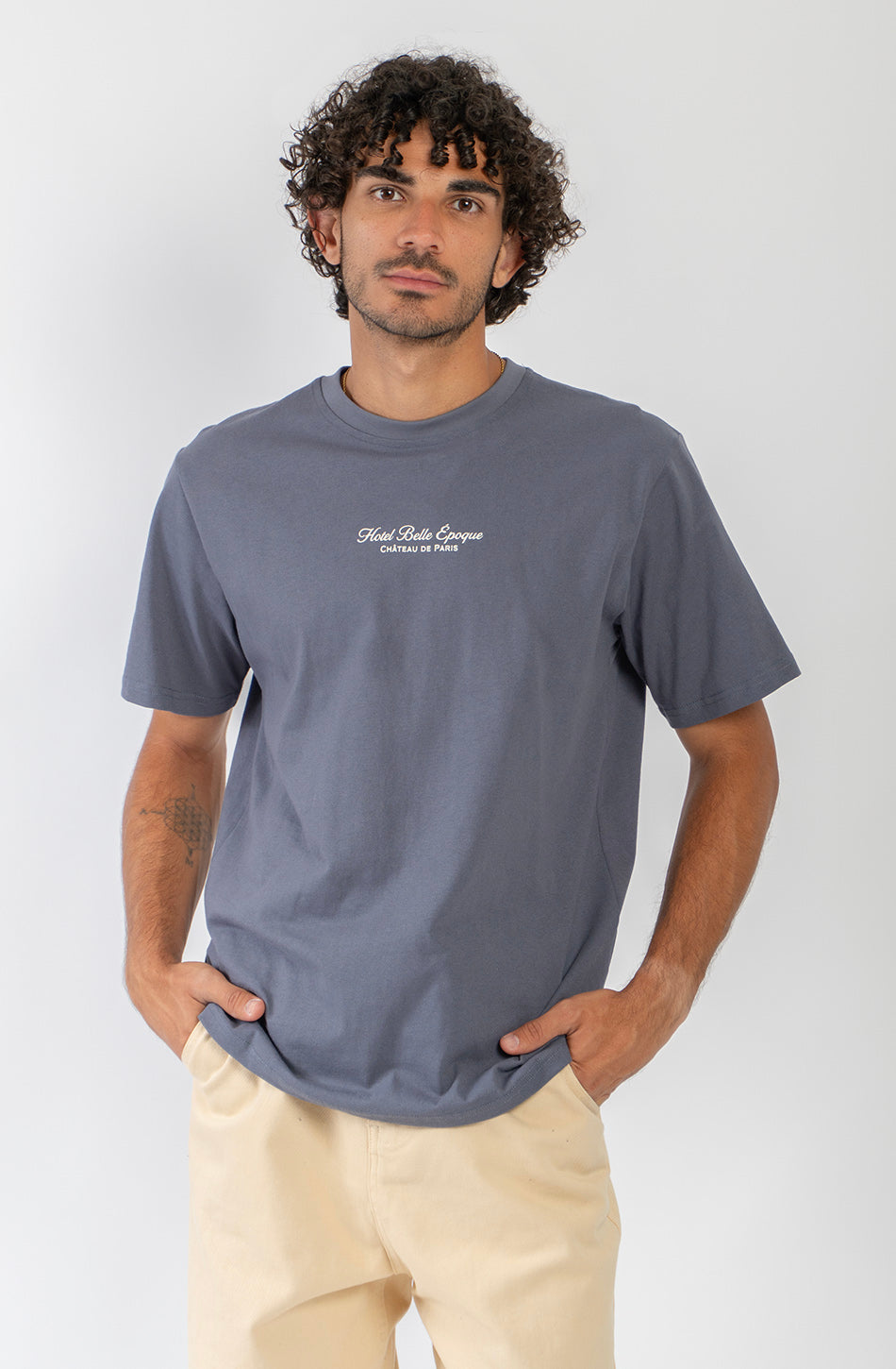 Camiseta Regular Garland Blue para hombre con diseño gráfico floral Kaotiko BCN