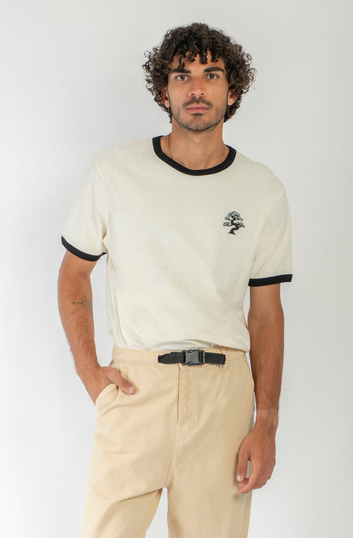 Camiseta Brewed In Tradition Ivory unisex con detalles en contraste e ilustración inspirada en la cultura japonesa