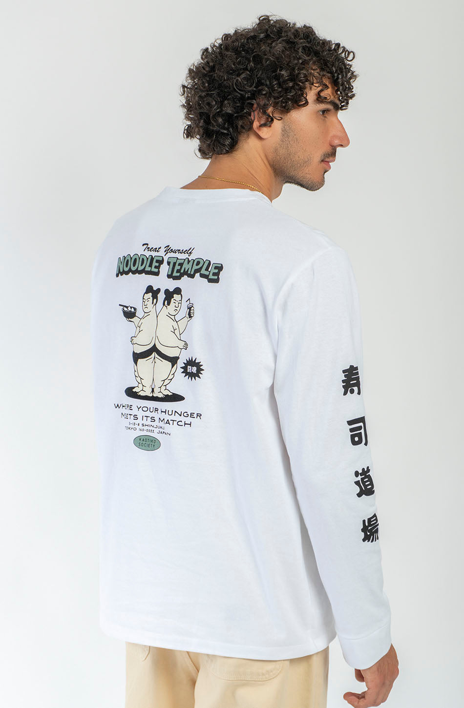 Camiseta Noodle Temple White unisex de manga larga con ilustración japonesa y estampado gráfico en espalda y mangas