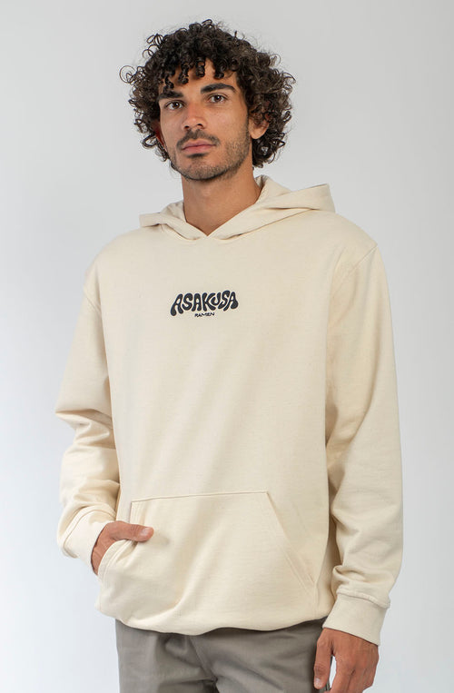 Sudadera oversize unisex de algodón orgánico color crudo con gráfico Asakusa Ramen en el pecho e ilustración de una rana en un bol de ramen en la espalda.