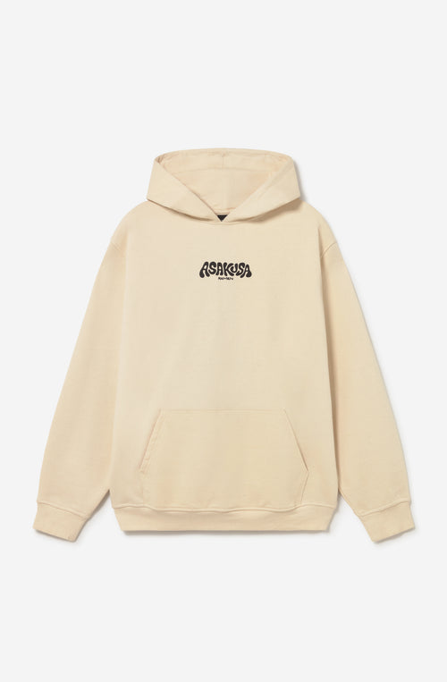 Sudadera oversize unisex de algodón orgánico color crudo con gráfico Asakusa Ramen en el pecho e ilustración de una rana en un bol de ramen en la espalda.
