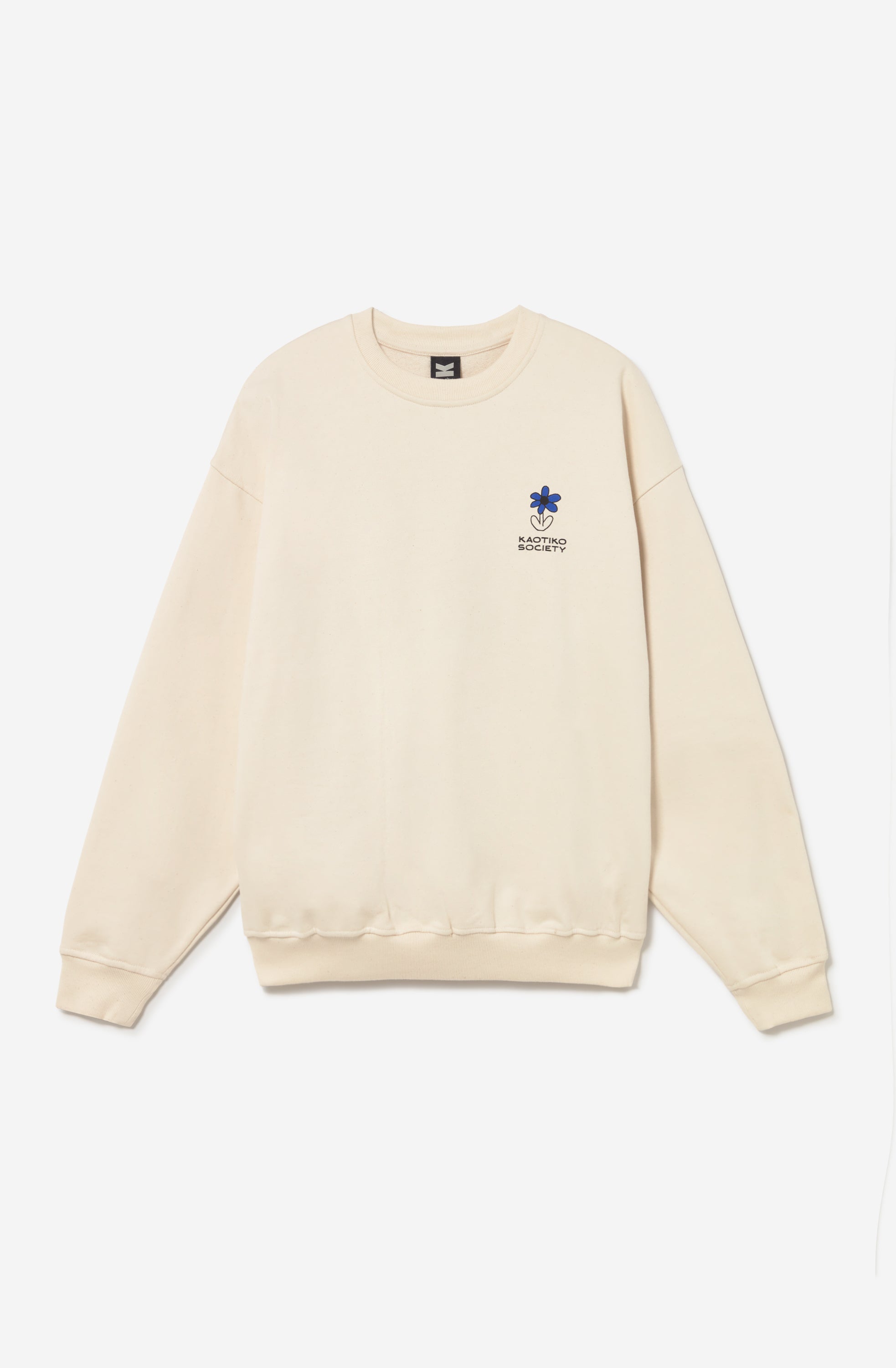 Sudadera unisex oversize color ivory con gráfico Kaotiko Society en el pecho y estampado Just Breezing en la espalda.