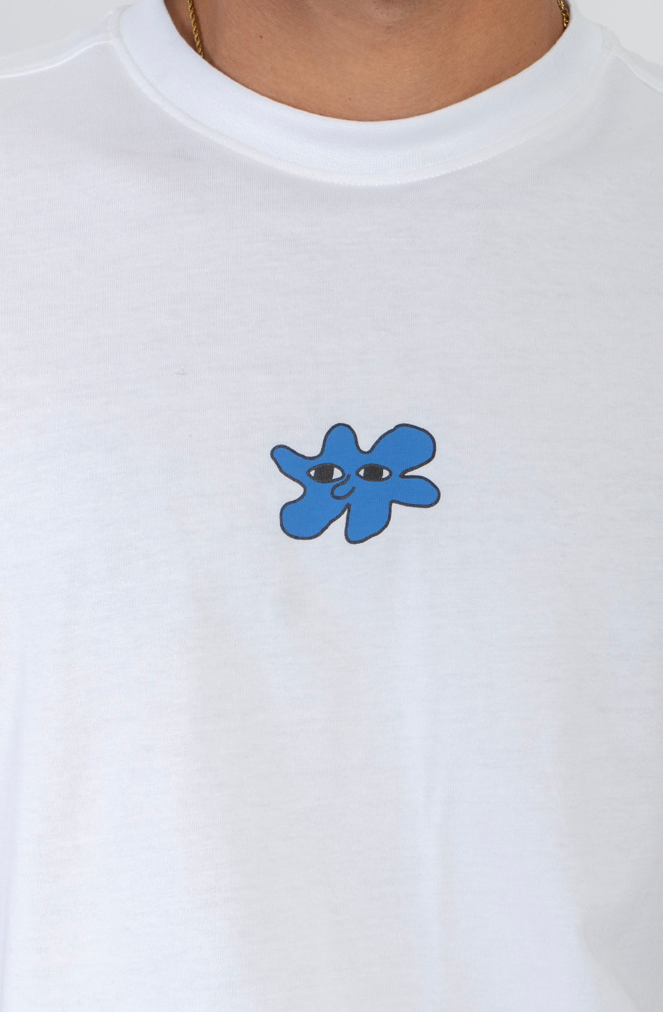 Camiseta Regular Catcha The Breezy White para hombre con gráfico surf Kaotiko BCN