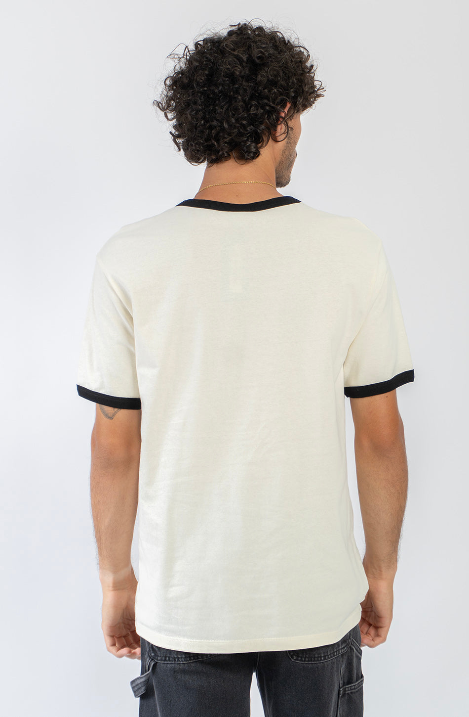 Camiseta Cupid Bad Romance Ivory unisex con diseño gráfico vintage Kaotiko BCN