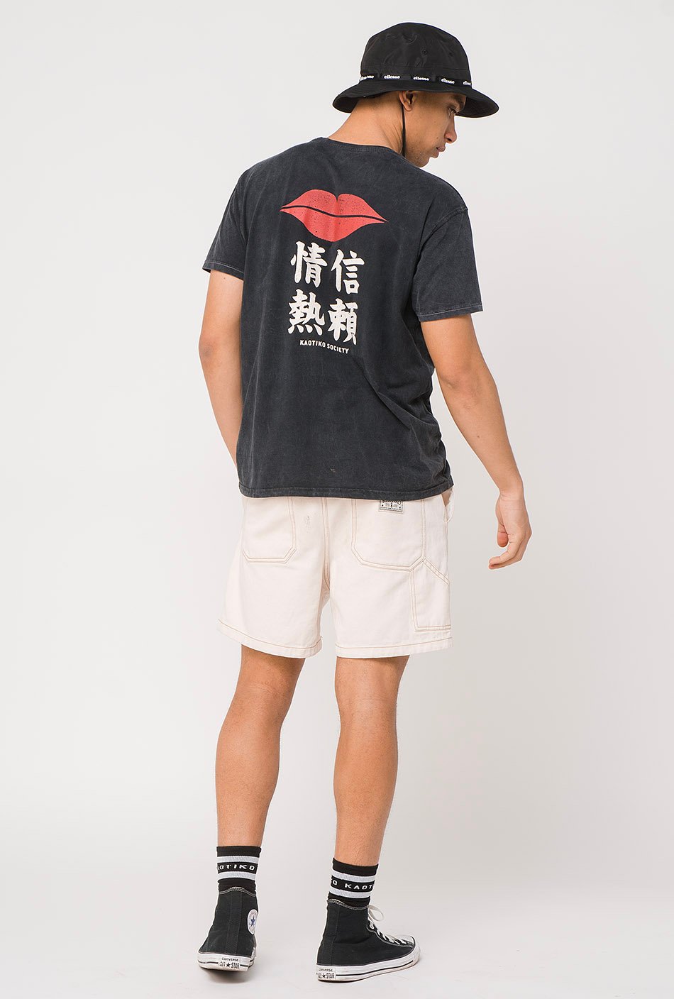 Lips Japan Schnurbatik T-Shirt in Schwarz