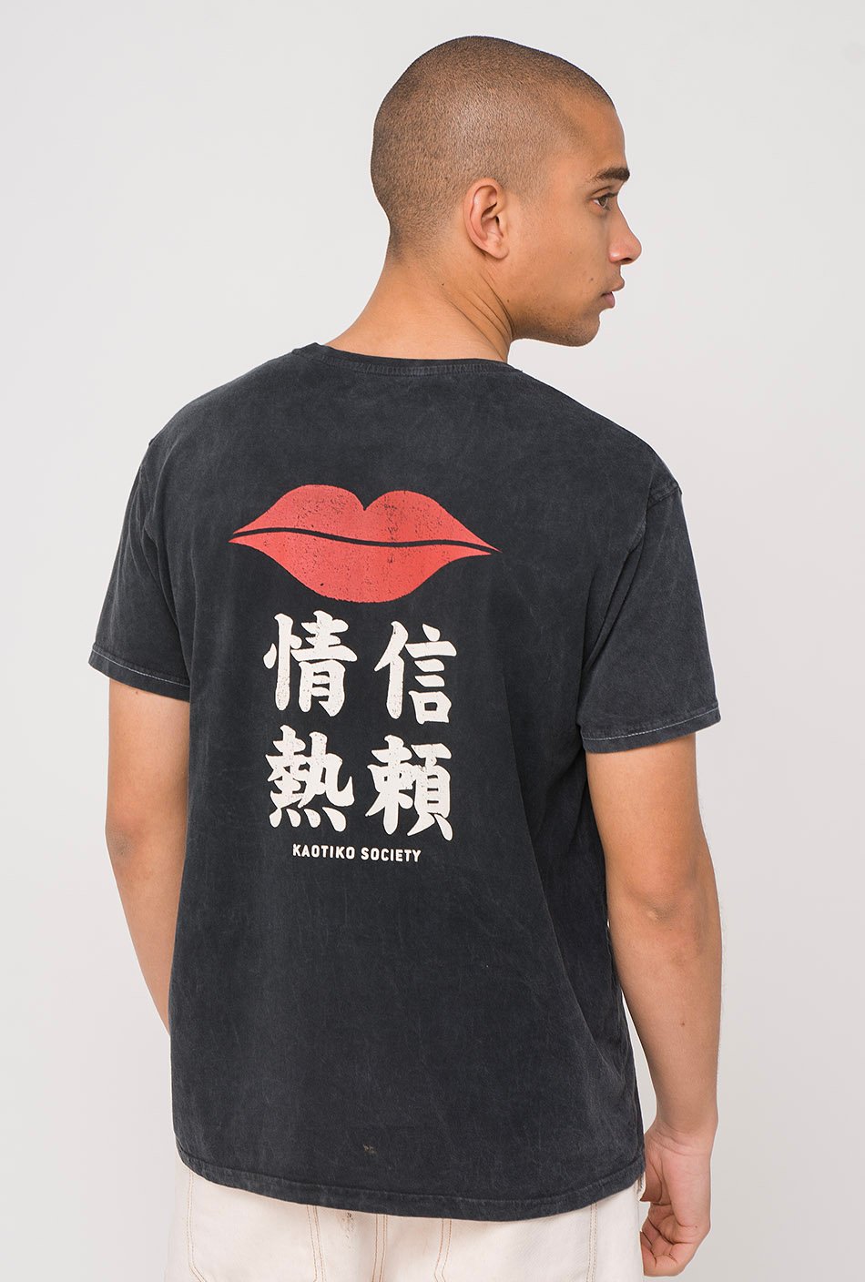 Lips Japan Schnurbatik T-Shirt in Schwarz